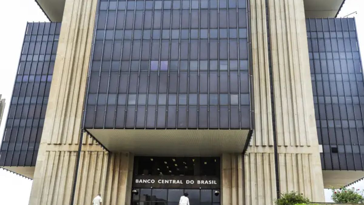Fachada do prédio do Banco Central do Brasil representando o aumento na taxa Selic