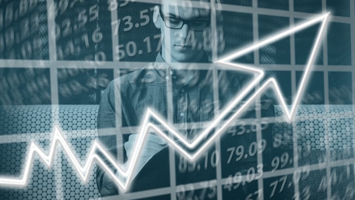 Gráfico financeiro digital mostrando uma seta de crescimento econômico