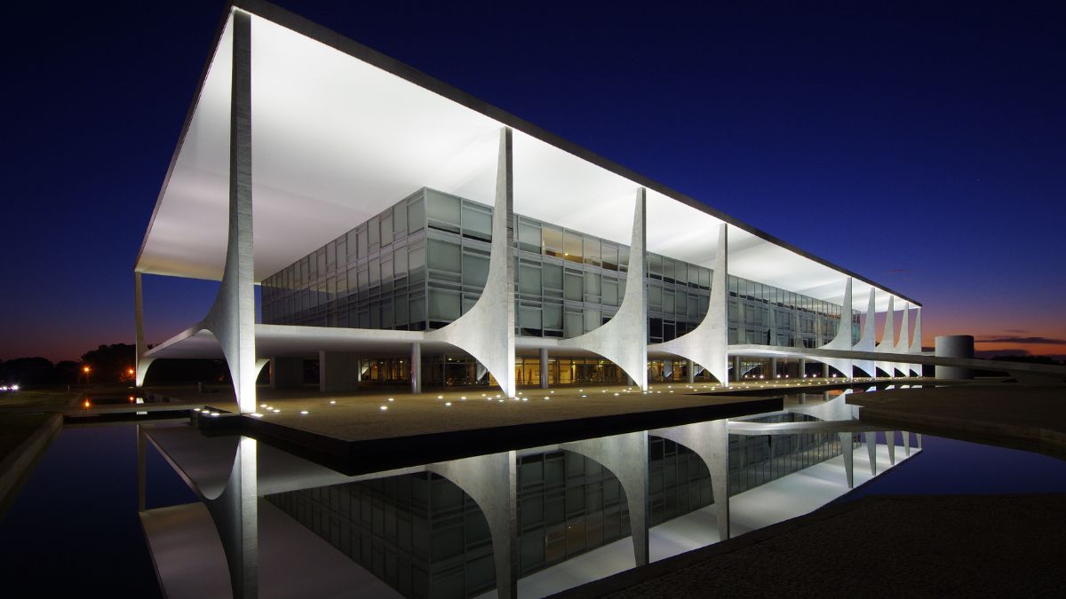 Palácio do Planalto em Brasília representando o bloqueio do orçamento para salvar teto de gastos