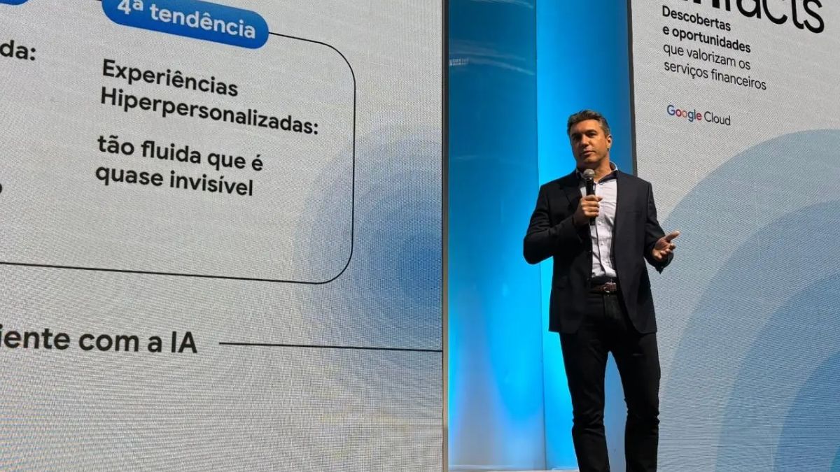 Rafael d’Ávila, head para o setor financeiro do Google Cloud apresentando as tendências de IA para o mercado financeiro