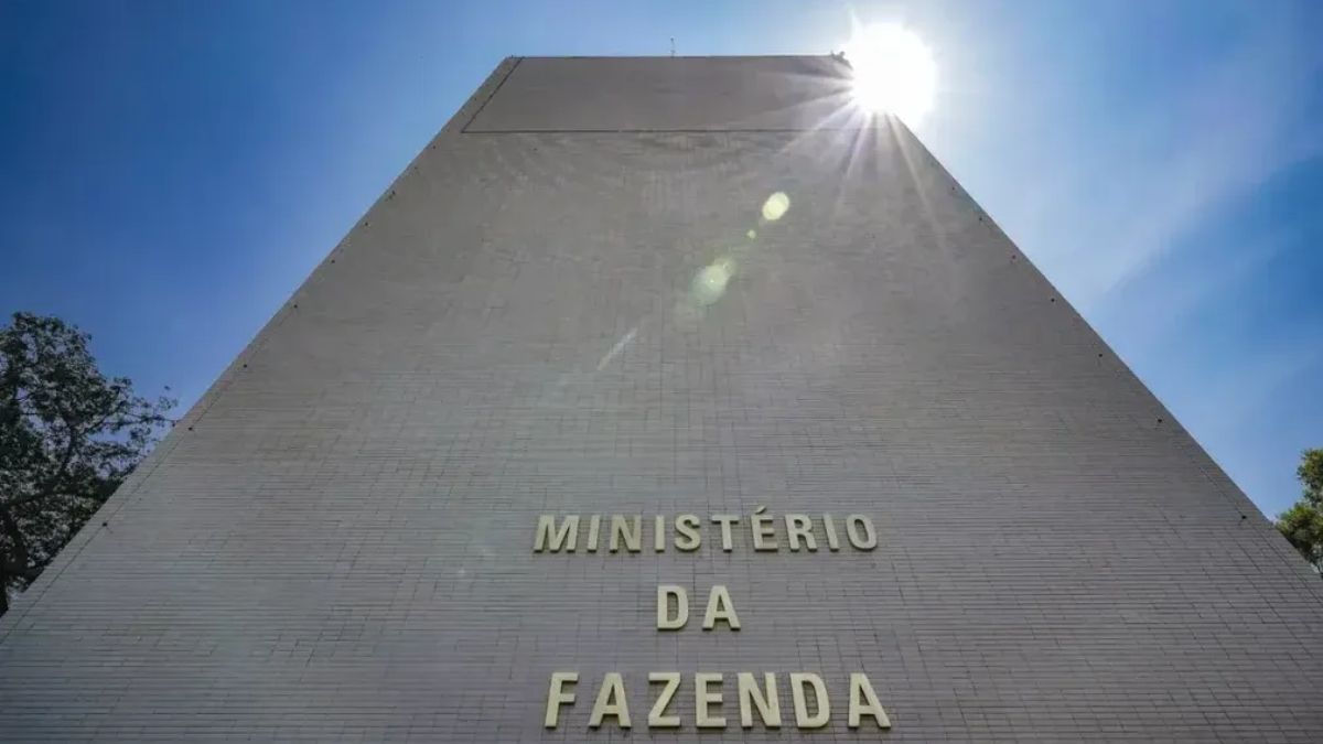 Fachada do Ministério da Fazenda para ilustrar o bloqueio no Orçamento de 2026