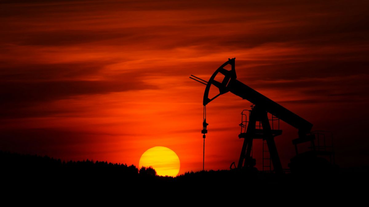 Extração de petróleo, representando o aumento da produção aprovado para julho