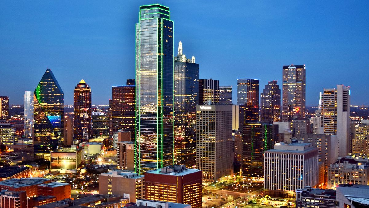 Centro financeiro de Dallas, simbolizando a bolsa de Valores de Dallas TXSE que começa a operar em junho
