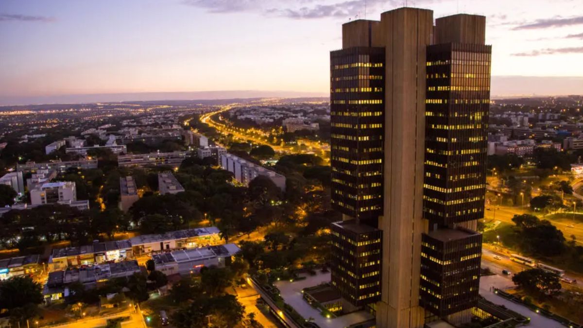 Edifício-sede do Banco Central do Brasil em Brasília, representando o ciclo de corte de juros