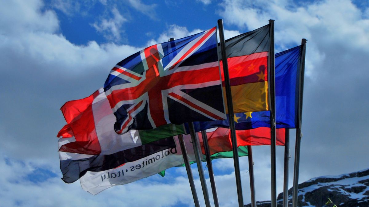 Bandeiras dos países que compõem a cúpula do G7