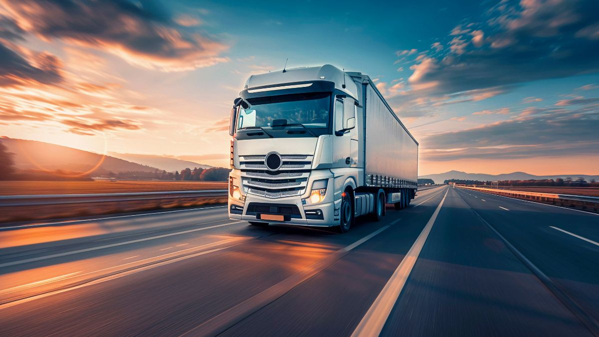 Caminhão de carga representando os custos logísticos e os impactos nas empresas brasileiras com o novo frete