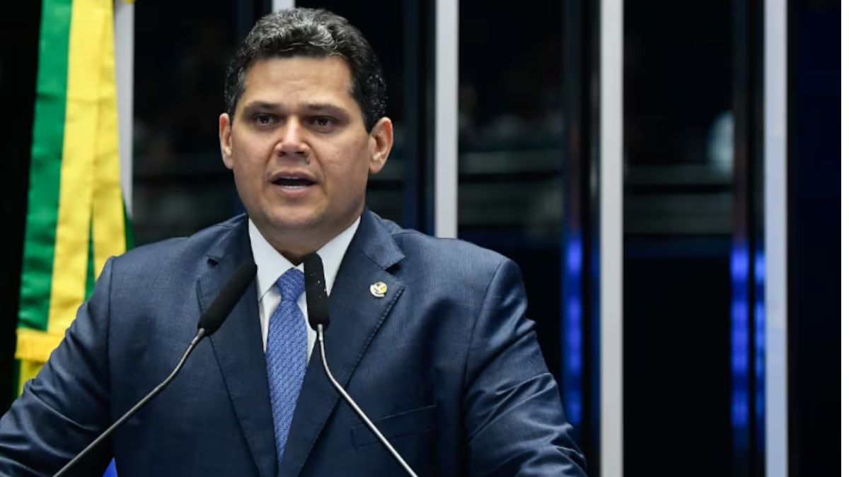 O presidente do Senado, Davi Alcolumbre, simbolizando a votação do projeto de reestruturação de dívidas rurais.