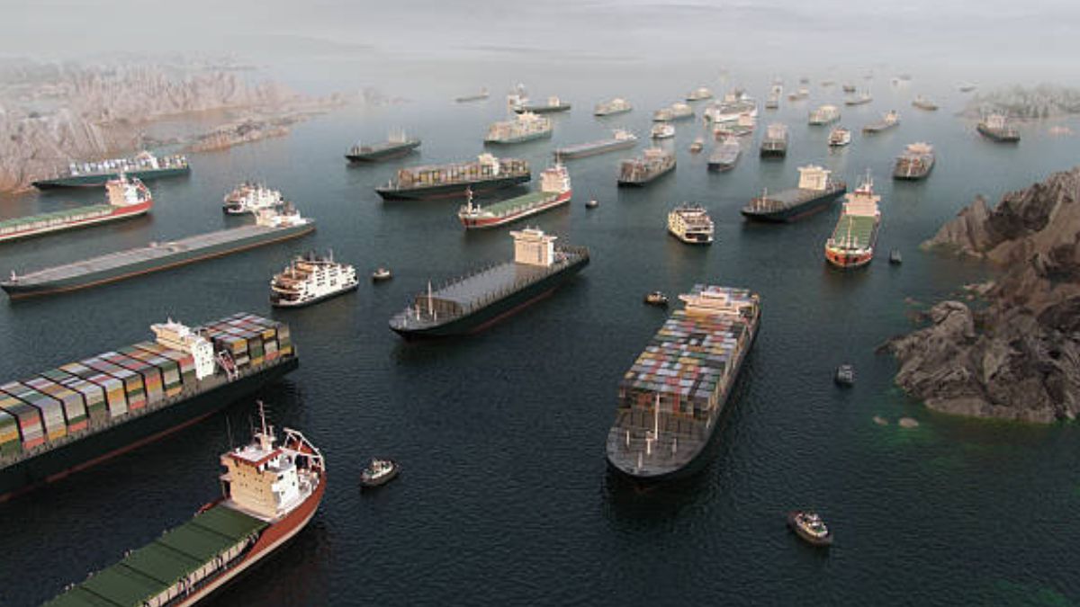Navios e petroleiros concentrados em uma rota marítima simbolizando o anúncio do fechamento do Estreito de Ormuz pelo Irã neste sábado