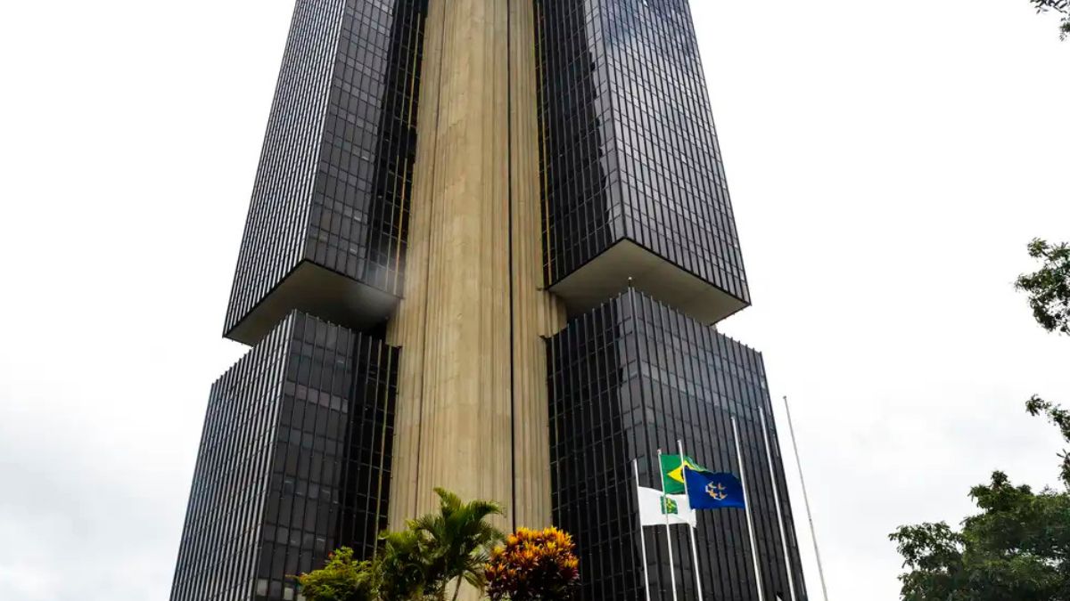 Sede do Banco Central do Brasil em Brasília, representando a solidez e a governança das normas de regulação do mercado financeiro.