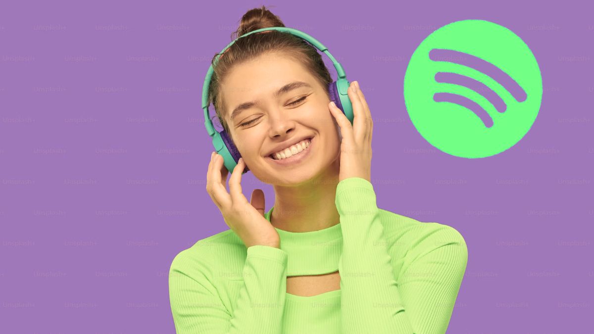 Menina ouvindo som pelo Spotfy e experimentando o recurso de inteligência artificial da plataforma