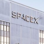 Fachada do prédio da Space X, simbolizando a reconfiguração de Wall Street para investimento financeiro em ativos de alta tecnologia