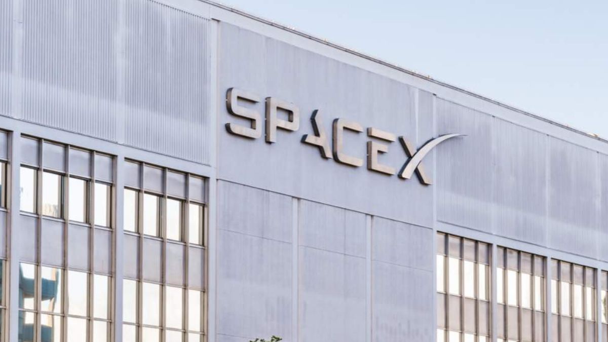 Fachada do prédio da Space X, simbolizando a reconfiguração de Wall Street para investimento financeiro em ativos de alta tecnologia