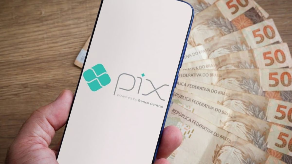 Tela de smartphone exibindo a confirmação de uma transação financeira, destacando a proteção jurídica do Pix no INPI.