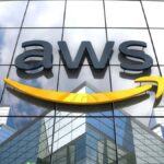 Fachada do prédio da AWS, simbolizando a vulnerabilidade de segurança na nuvem contestada pelo TCU