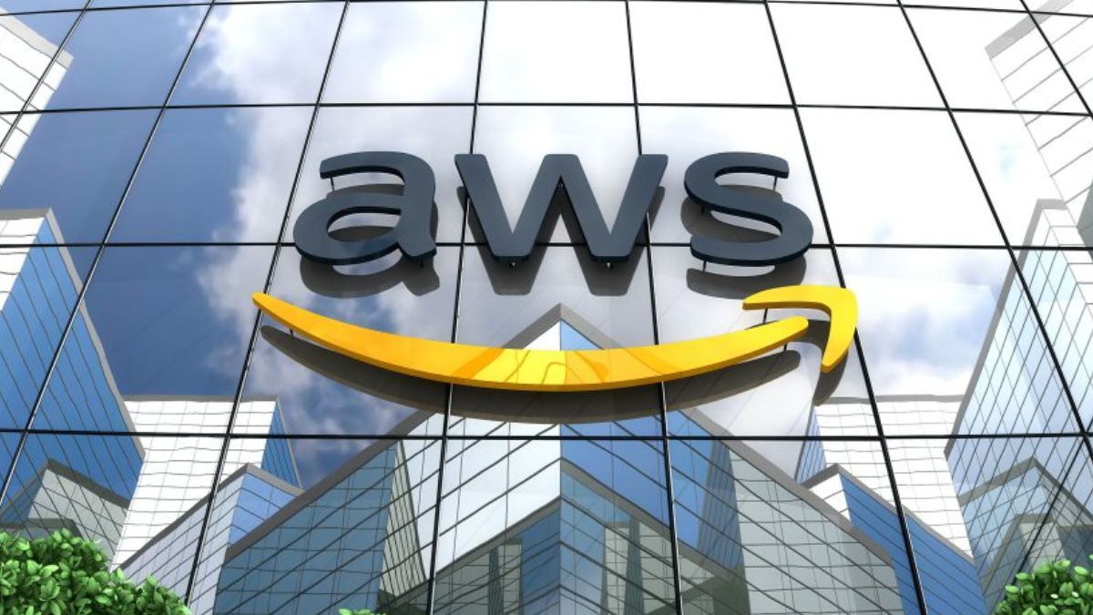Fachada do prédio da AWS, simbolizando a vulnerabilidade de segurança na nuvem contestada pelo TCU