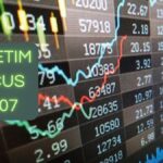 Focus 27 de julho - Gráfico financeiro com projeções da inflação e da taxa Selic