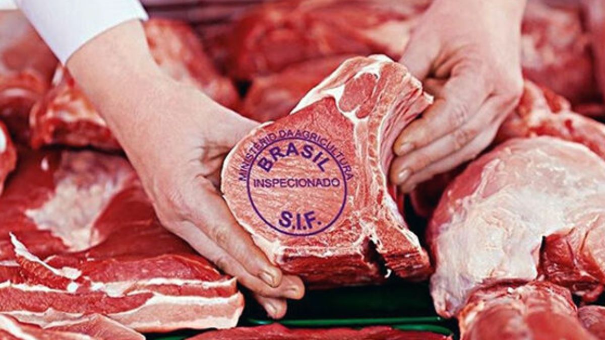 Carne embalada para exportação com o selo da Vigilância Sanitária, para simbolizar que o Brasil está cumprindo as novas regras de exportação de carne para a UE