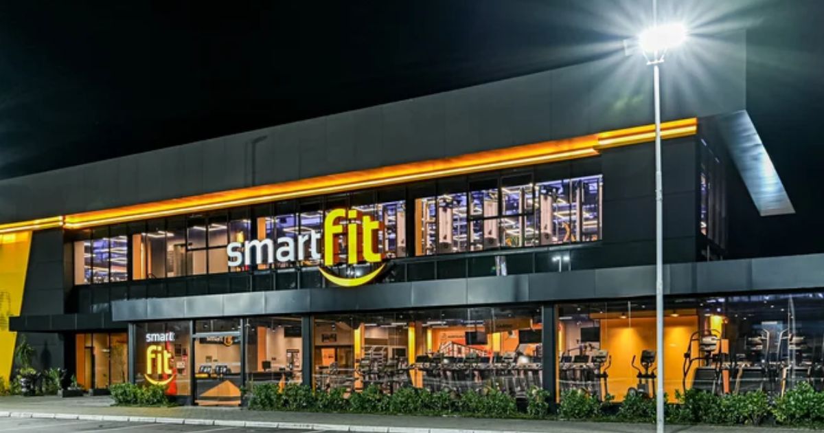 Fachada da Smart Fit em Novo Hamburgo, para simbolizar que a academia perdeu o fundo soberano e está sob pressão