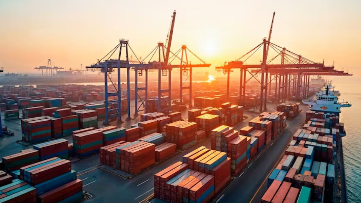 Containers em porto, simbolizando o impacto das tarifas sobre exportações dos produtos brasileiros aos EUA