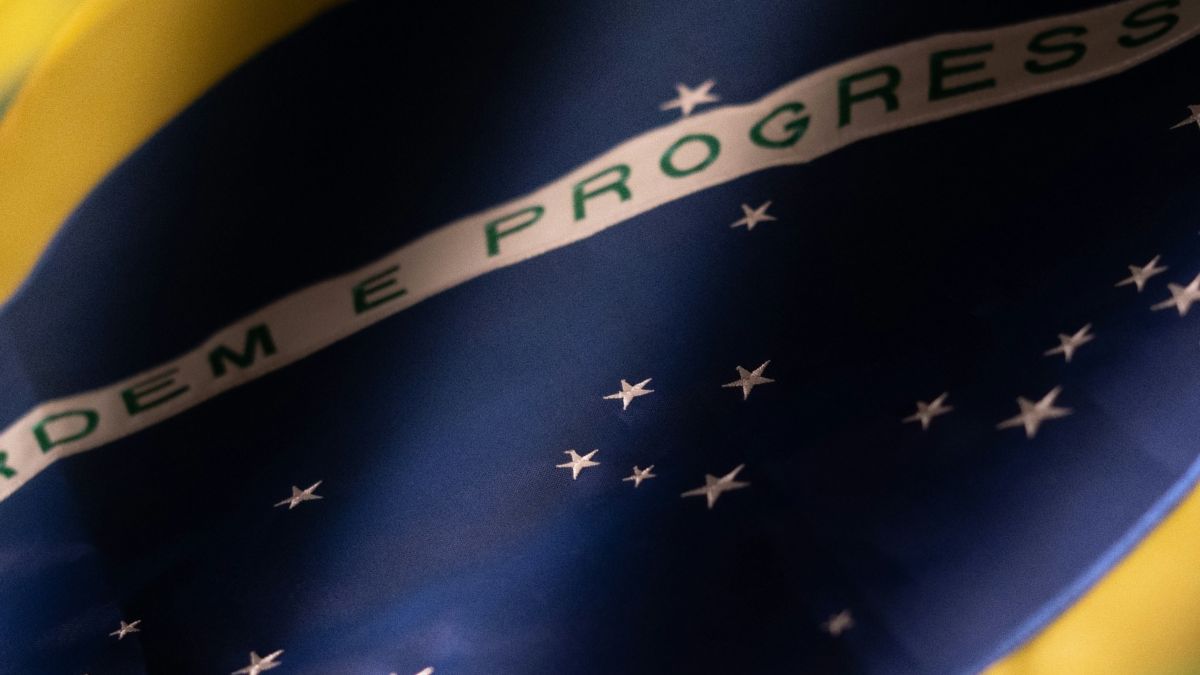 Bandeira brasileira, simbolizando que o FMI projeta que o Brasil deve ocupar o lugar de 8ª economia do mundo em 2027
