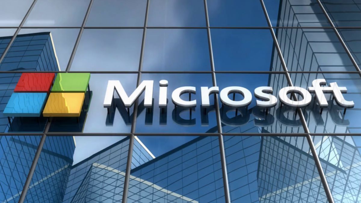 Logomarca da Microsoft em fachada de prédio, simbolizando que a empresa defende um freio de emergência para conter riscos de IA