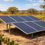 painéis solares em meio à vegetação nativa da Região Norte, simbolizando que o MME abre leilão de energia na região Norte do Brasil