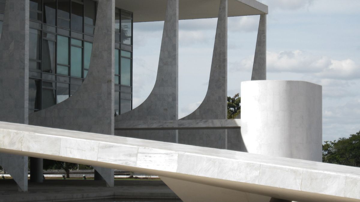 Rampa do Palácio do Planalto, para simbolizar a nova meta fiscal proposta por cerca de 400 economistas em manifesto a ser enviado ao próximo presidente da república